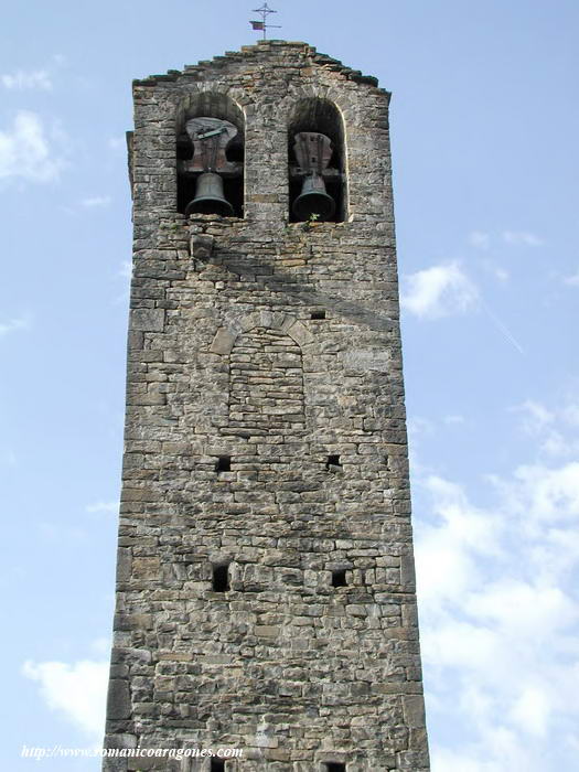 DETALLE DEL LIENZO NORTE. MECHINALES PAREADOS Y VANOS CEGADOS